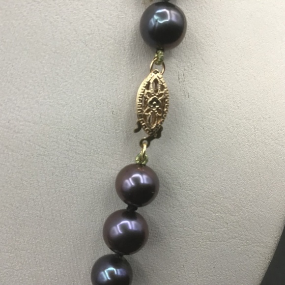 - 14k Solid Gold Yellow clasp Knotted Peacock/Purple Freshwater Pearls Nec… - Picture 6 of 7